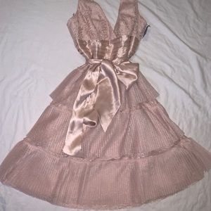 Bcbgmaxazria tiered silk lace dress